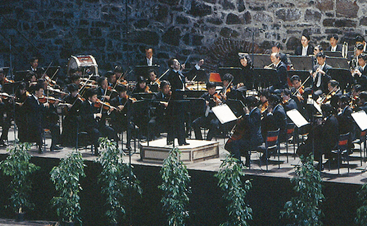 若杉弘指揮　オラヴィリンナ城でのコンサート（7月22日）©堀田正實