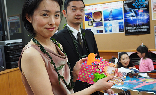 子どもたちから折り紙作品の贈り物