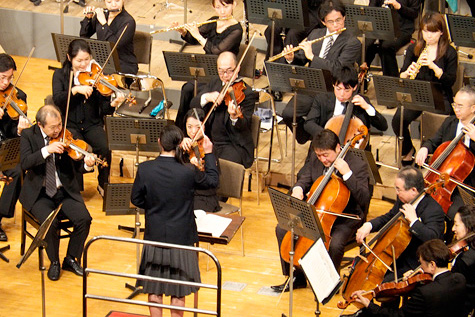 音楽鑑賞教室での「指揮体験コーナー」・画像01